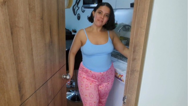 Seduzco a la Trabajadora de Hotel hasta Culearla como Puta