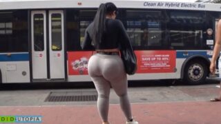 Nalgona en Leggins es grabada por pervertido todo el camino